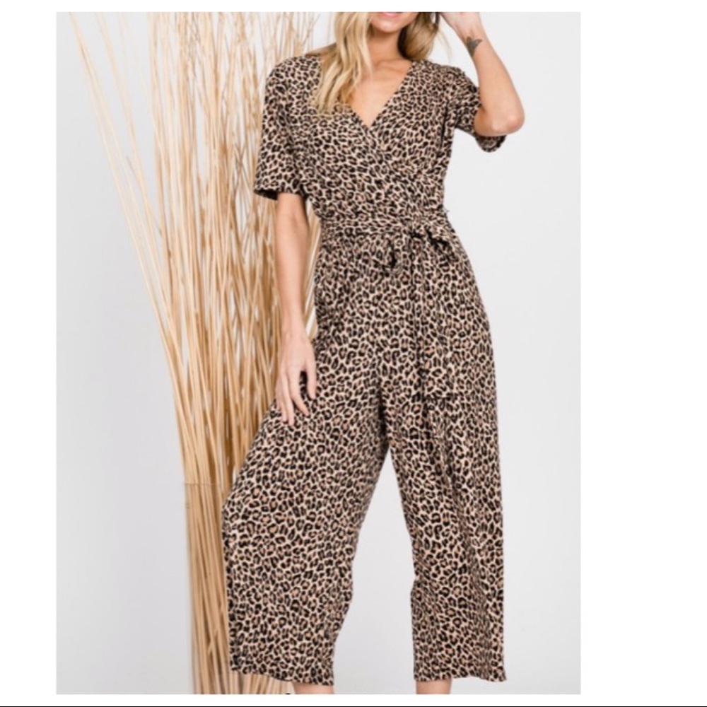 ✨LAST ONE✨Leopard print ankle length jumpsuit - Picture 5 of 8
